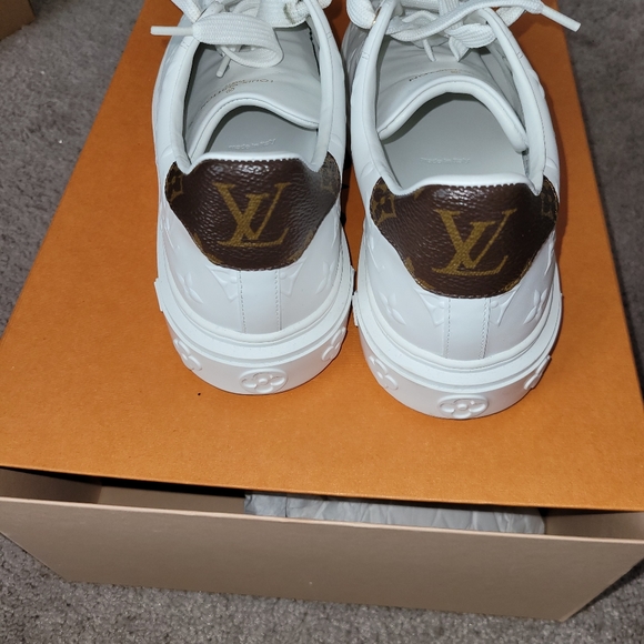 Louis Vuitton Sneakers - Picture 5 of 9